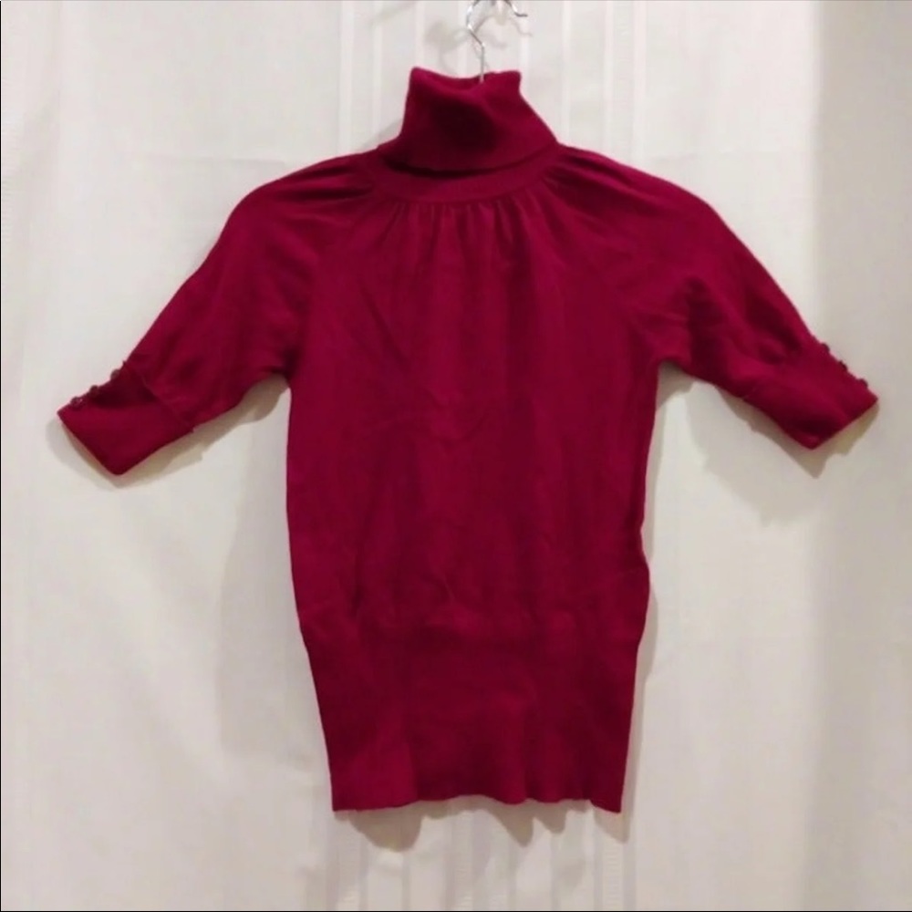 Short sleeve  t-shirt top with 3/4 sleeves size small fitted. Holiday
